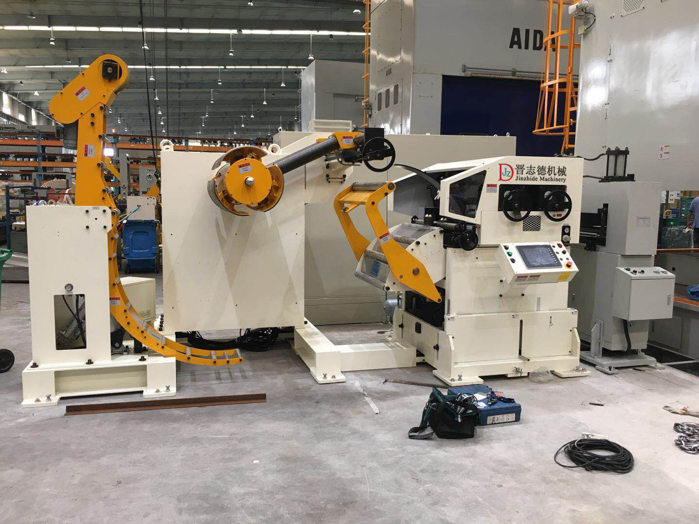 三合一送料機(jī)出口德國(guó),送料機(jī)出口德國(guó)汽車廠